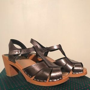SVEN Ankle Strap Clogs